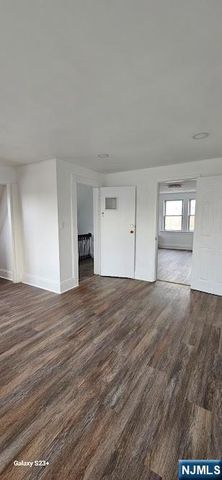 212 3rd Street, Newark, NJ 07107