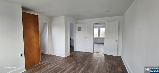 212 3rd Street, Newark, NJ 07107
