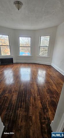 212 3rd Street, Newark, NJ 07107