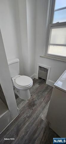 212 3rd Street, Newark, NJ 07107
