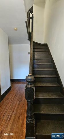 212 3rd Street, Newark, NJ 07107