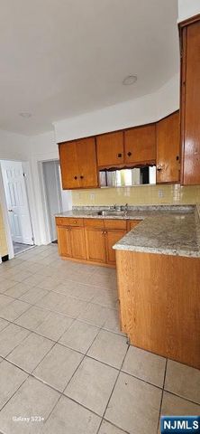 212 3rd Street, Newark, NJ 07107