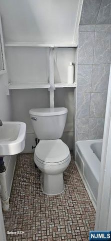 212 3rd Street, Newark, NJ 07107