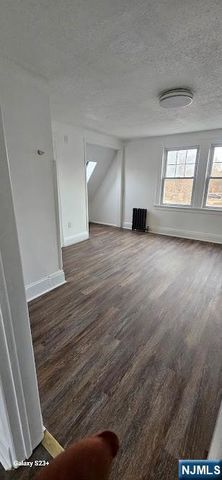212 3rd Street, Newark, NJ 07107