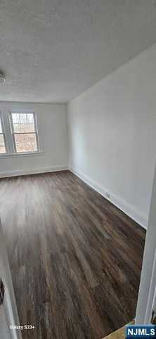 212 3rd Street, Newark, NJ 07107