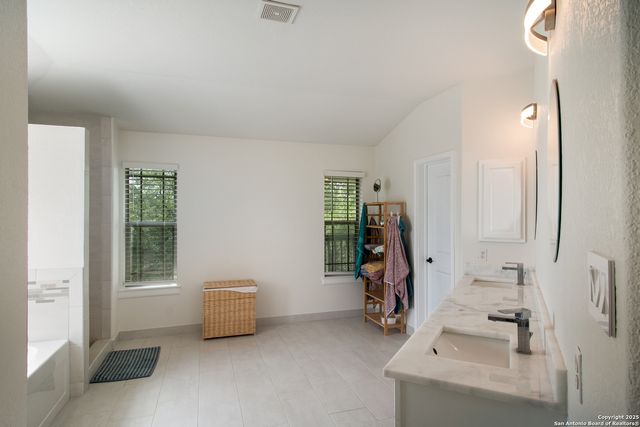 1215 Andover Bay, San Antonio, TX 78258