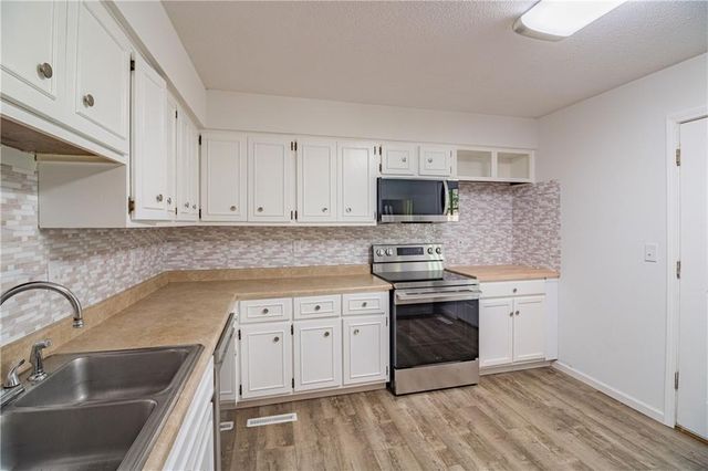 19 SE 150th Road, Warrensburg, MO 64093