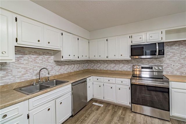 19 SE 150th Road, Warrensburg, MO 64093