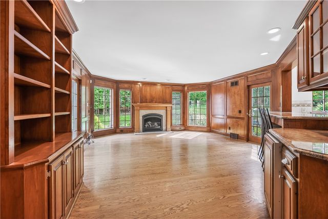 10 Ponds Edge Way, Pittsford, NY 14534