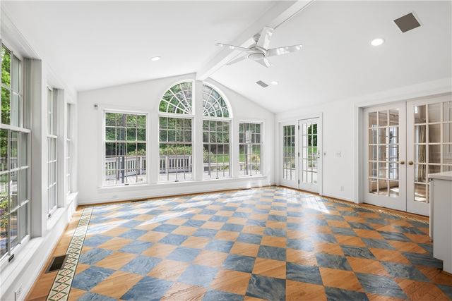 10 Ponds Edge Way, Pittsford, NY 14534