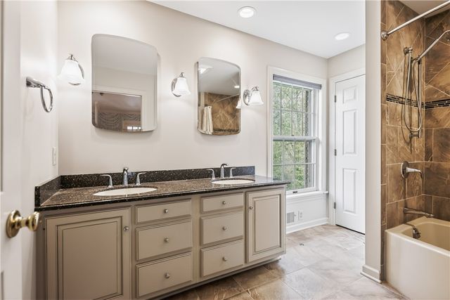 10 Ponds Edge Way, Pittsford, NY 14534