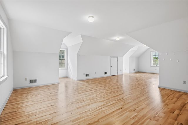 10 Ponds Edge Way, Pittsford, NY 14534