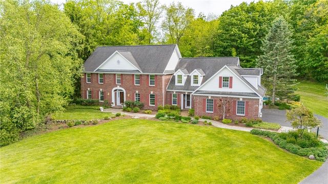 10 Ponds Edge Way, Pittsford, NY 14534