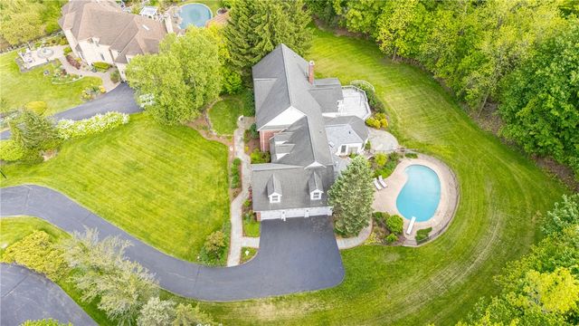 10 Ponds Edge Way, Pittsford, NY 14534