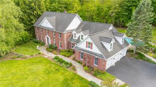 10 Ponds Edge Way, Pittsford, NY 14534