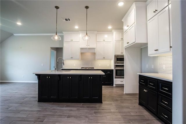 14309 Limestone Lane, Yukon, OK 73099