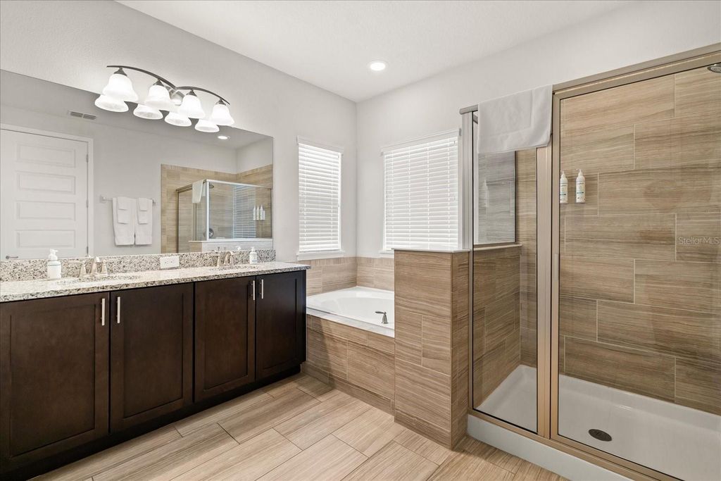 Image 14 of property listing at 1113 CASTLE PINES COURT, Reunion, FL 34747