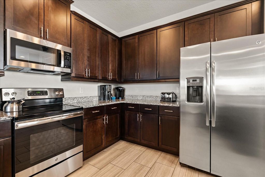 Image 4 of property listing at 1113 CASTLE PINES COURT, Reunion, FL 34747