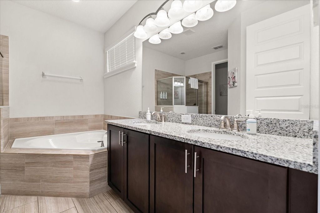 Image 35 of property listing at 1113 CASTLE PINES COURT, Reunion, FL 34747