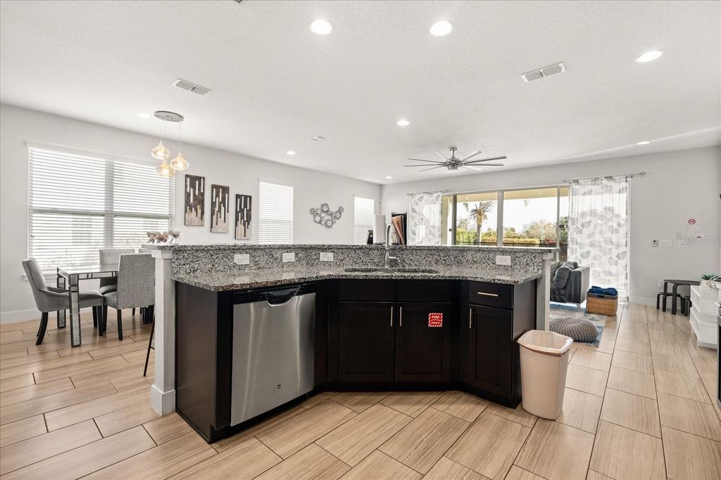 Image 6 of property listing at 1113 CASTLE PINES COURT, Reunion, FL 34747