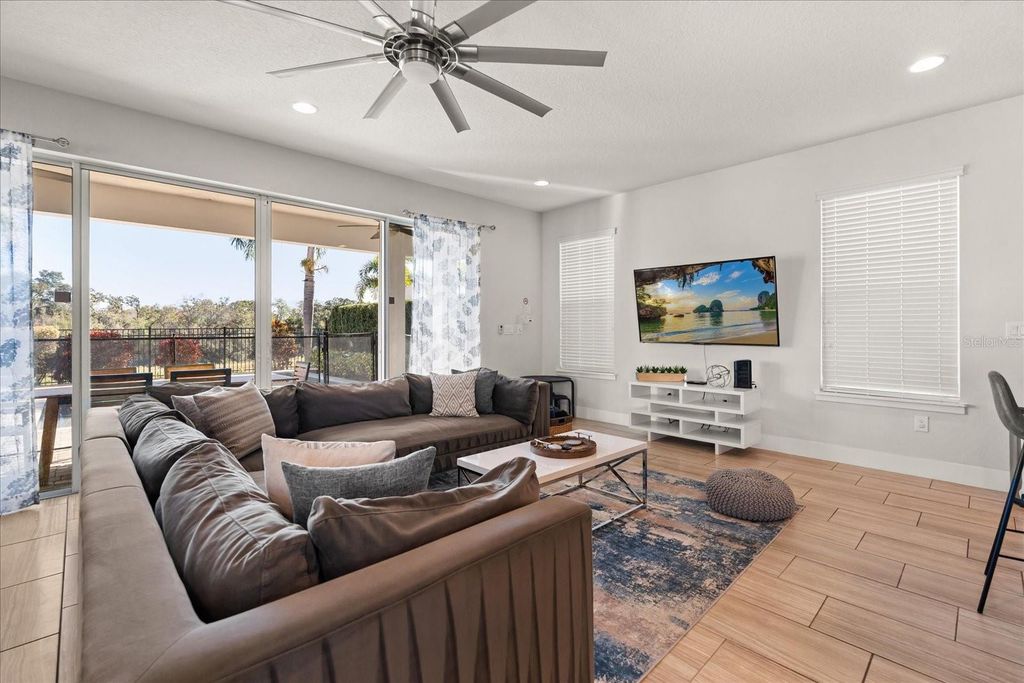 Image 10 of property listing at 1113 CASTLE PINES COURT, Reunion, FL 34747