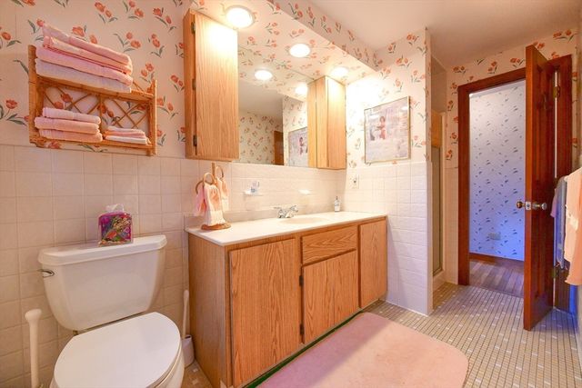 18 Gibbs Road, Bourne, MA 02562