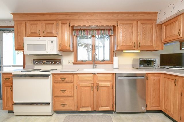 18 Gibbs Road, Bourne, MA 02562