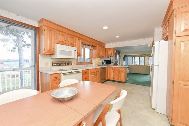 18 Gibbs Road, Bourne, MA 02562