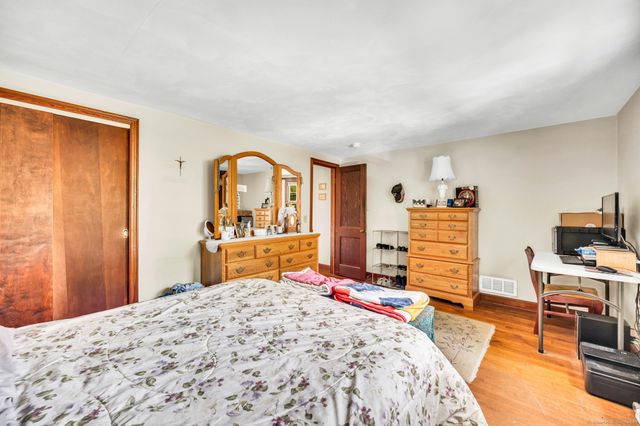 40 Circle Drive, Wallingford, CT 06492