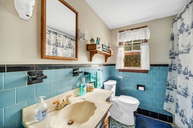 40 Circle Drive, Wallingford, CT 06492