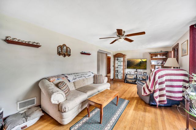 40 Circle Drive, Wallingford, CT 06492