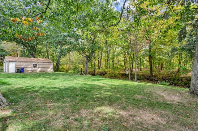40 Circle Drive, Wallingford, CT 06492