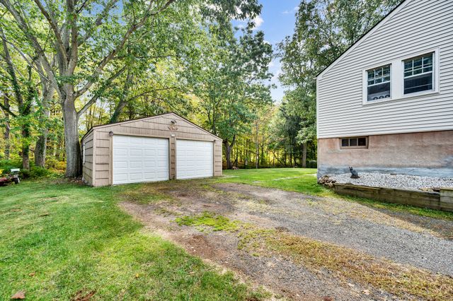 40 Circle Drive, Wallingford, CT 06492