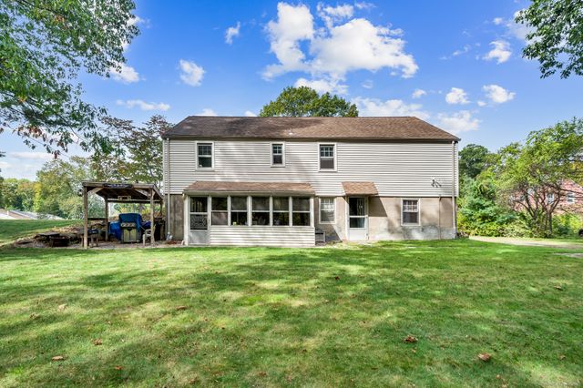 40 Circle Drive, Wallingford, CT 06492