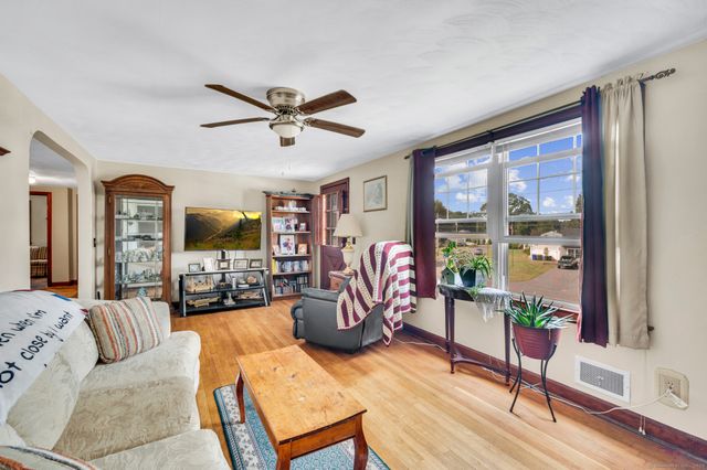 40 Circle Drive, Wallingford, CT 06492
