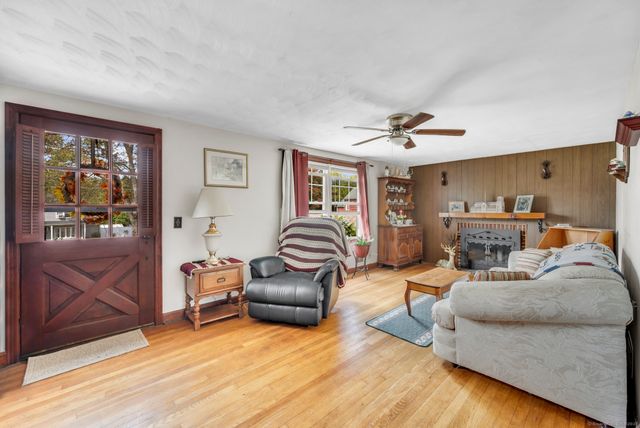 40 Circle Drive, Wallingford, CT 06492