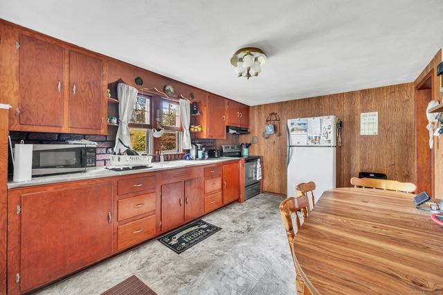 40 Circle Drive, Wallingford, CT 06492