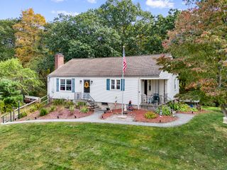 40 Circle Drive, Wallingford, CT 06492