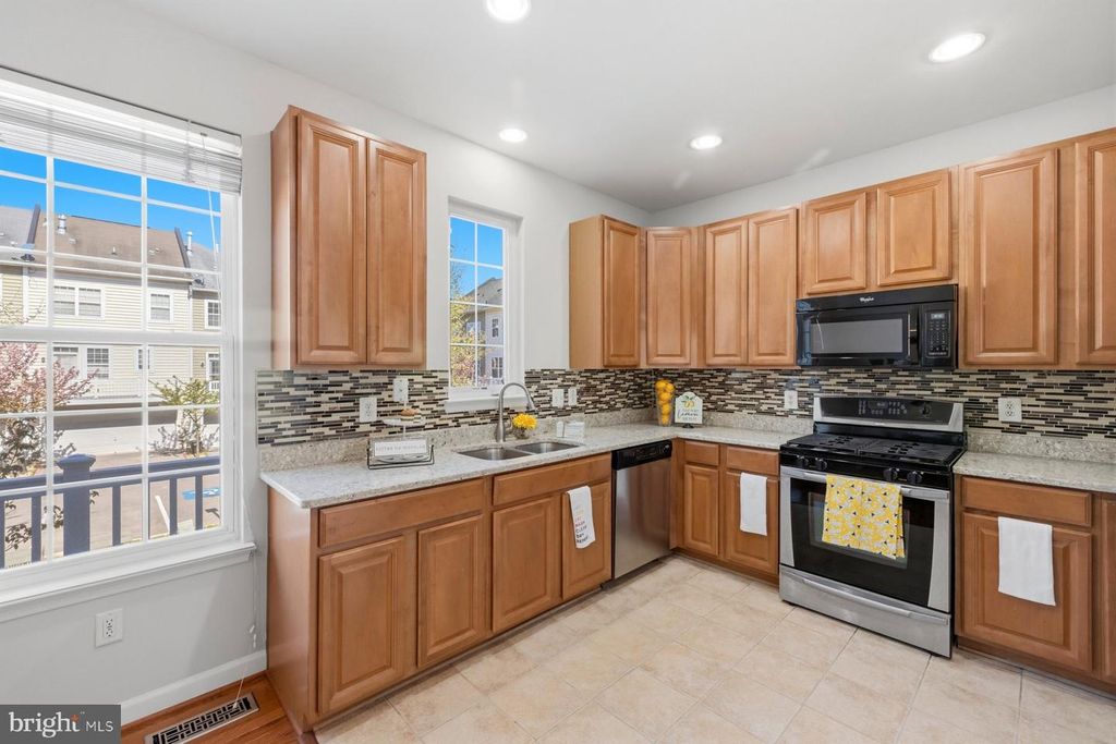 Image 13 of property listing at 4210 TALMADGE CIR, Suitland, MD 20746