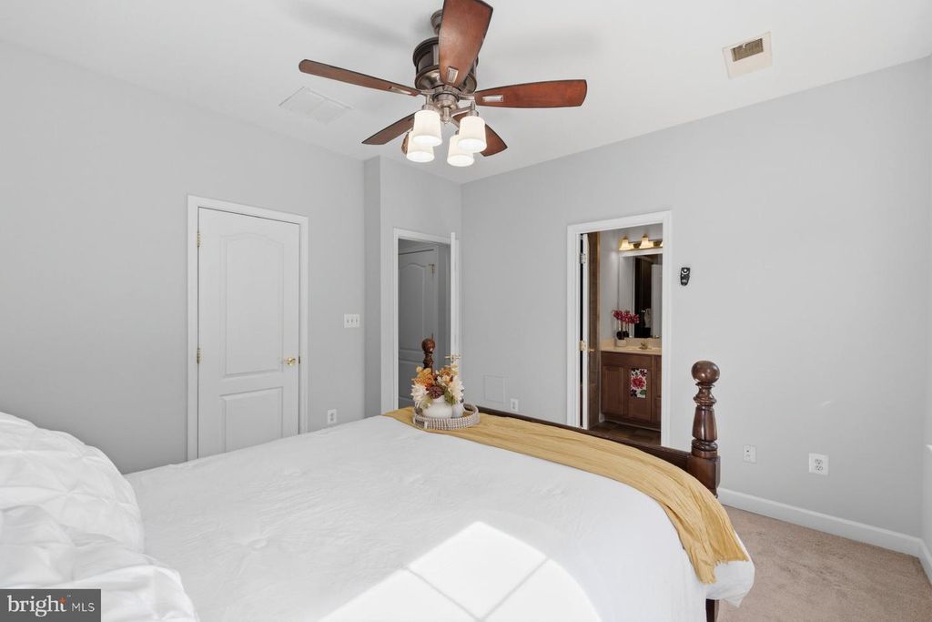 Image 19 of property listing at 4210 TALMADGE CIR, Suitland, MD 20746