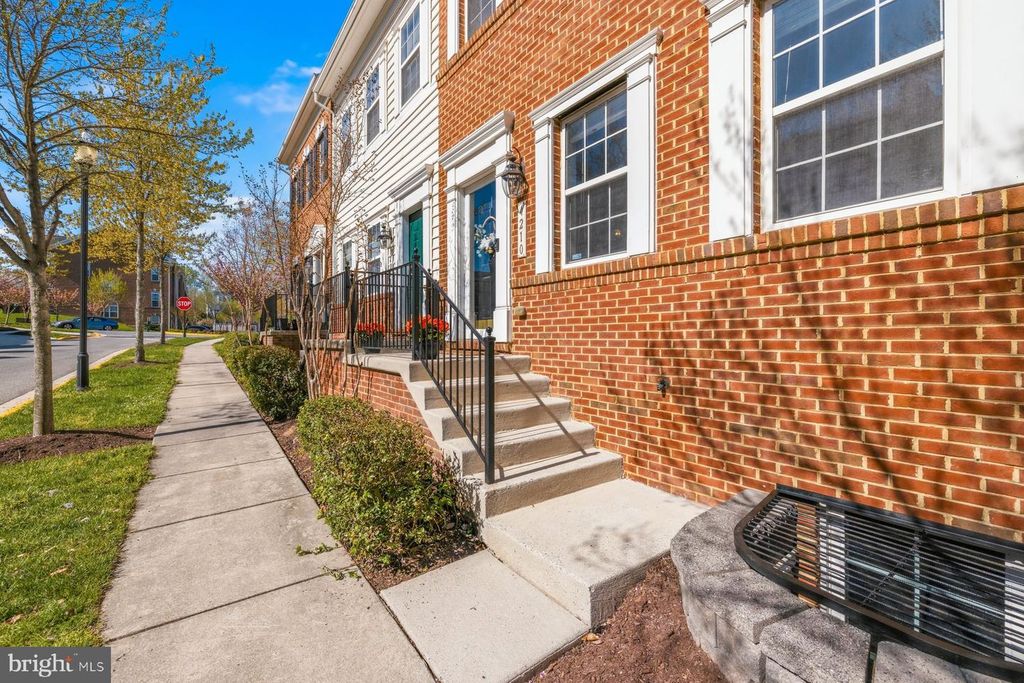 Image 2 of property listing at 4210 TALMADGE CIR, Suitland, MD 20746