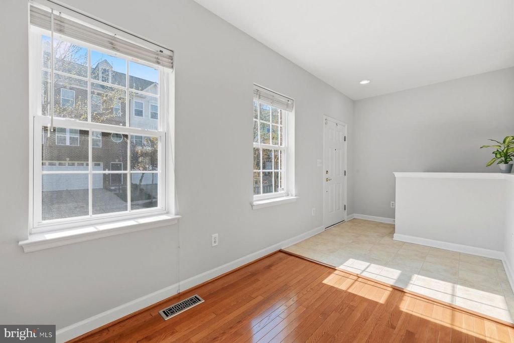 Image 7 of property listing at 4210 TALMADGE CIR, Suitland, MD 20746