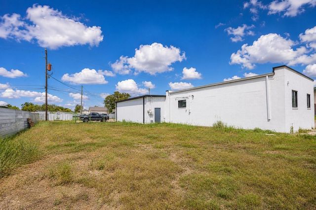 623 N Richmond Road, Wharton, TX 77488