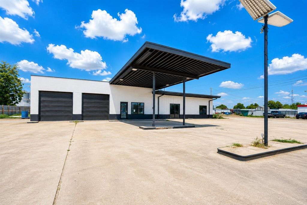 623 N Richmond Road, Wharton, TX 77488
