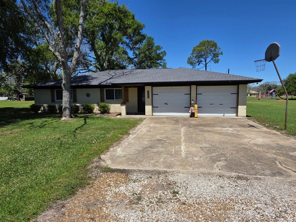 622 County Road 903a, Brazoria, TX 77422