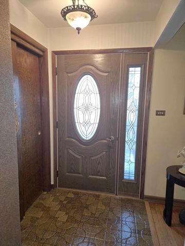 8103 Gladys Lane, Palos Hills, IL 60465