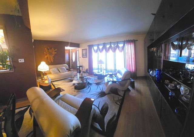 8103 Gladys Lane, Palos Hills, IL 60465