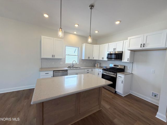 5029 Easton Drive, Oregon, OH 43616
