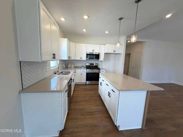 5029 Easton Drive, Oregon, OH 43616
