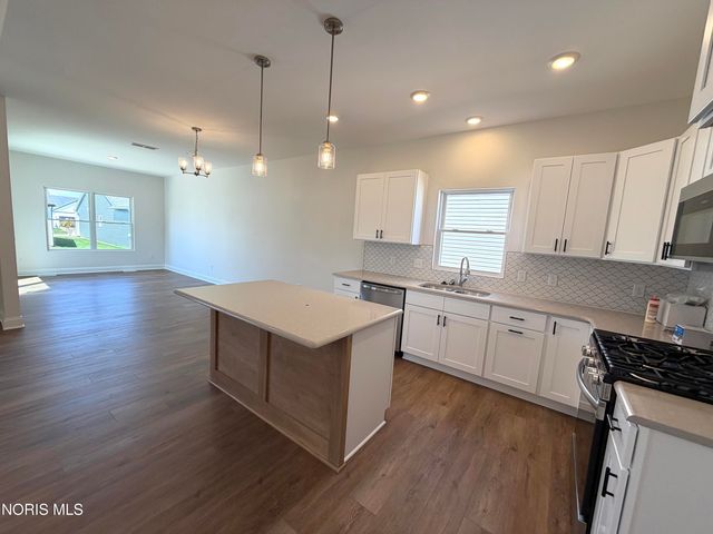 5029 Easton Drive, Oregon, OH 43616